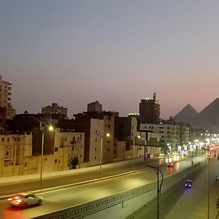 Pyramids Road Guest House Cozy Rooms And Rooftop Breakfast With The Pyramids View Nazlet el-Sîsi المظهر الخارجي الصورة
