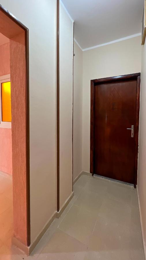 Pyramids Road Guest House Cozy Rooms And Rooftop Breakfast With The Pyramids View Nazlet el-Sîsi المظهر الخارجي الصورة