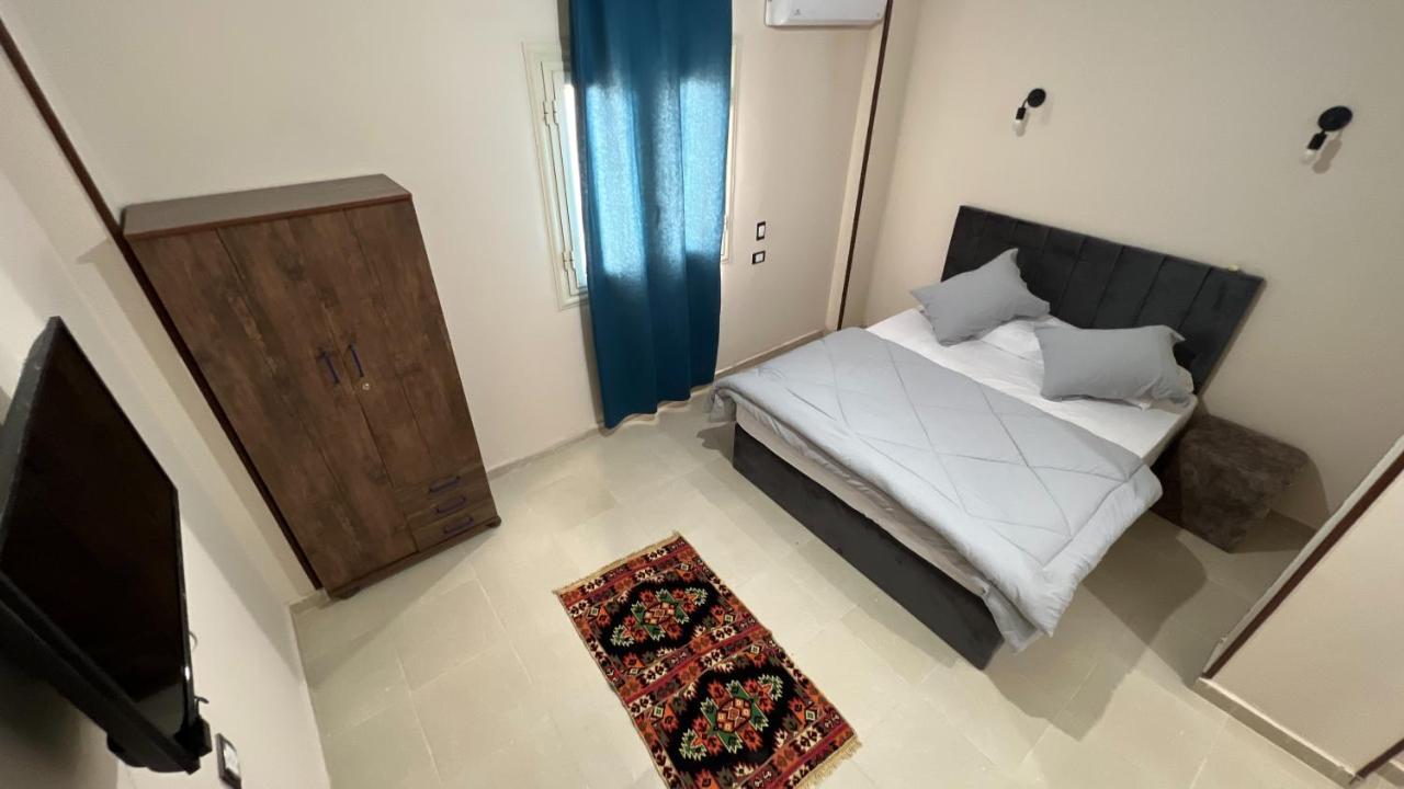 Pyramids Road Guest House Cozy Rooms And Rooftop Breakfast With The Pyramids View Nazlet el-Sîsi المظهر الخارجي الصورة