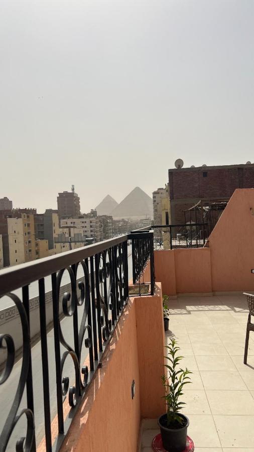 Pyramids Road Guest House Cozy Rooms And Rooftop Breakfast With The Pyramids View Nazlet el-Sîsi المظهر الخارجي الصورة