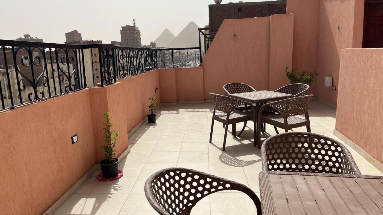 Pyramids Road Guest House Cozy Rooms And Rooftop Breakfast With The Pyramids View Nazlet el-Sîsi المظهر الخارجي الصورة