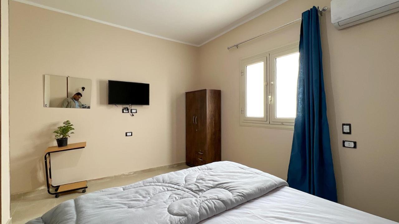 Pyramids Road Guest House Cozy Rooms And Rooftop Breakfast With The Pyramids View Nazlet el-Sîsi المظهر الخارجي الصورة