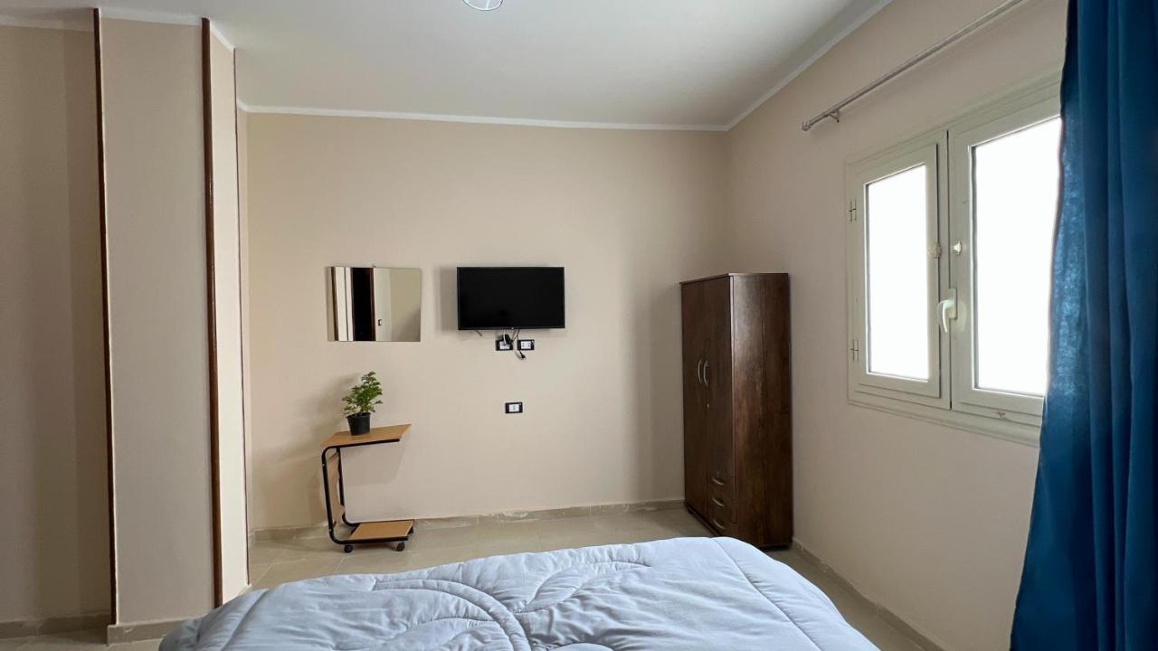 Pyramids Road Guest House Cozy Rooms And Rooftop Breakfast With The Pyramids View Nazlet el-Sîsi المظهر الخارجي الصورة