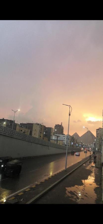 Pyramids Road Guest House Cozy Rooms And Rooftop Breakfast With The Pyramids View Nazlet el-Sîsi المظهر الخارجي الصورة