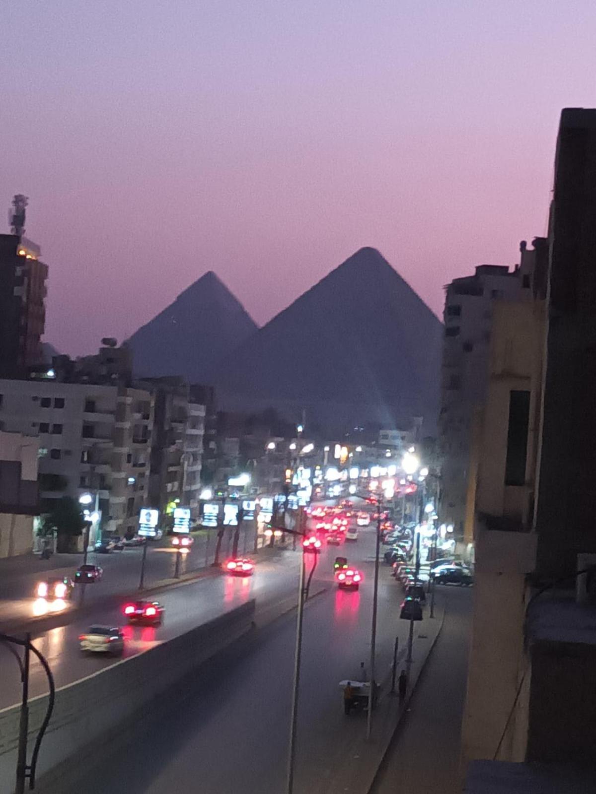 Pyramids Road Guest House Cozy Rooms And Rooftop Breakfast With The Pyramids View Nazlet el-Sîsi المظهر الخارجي الصورة