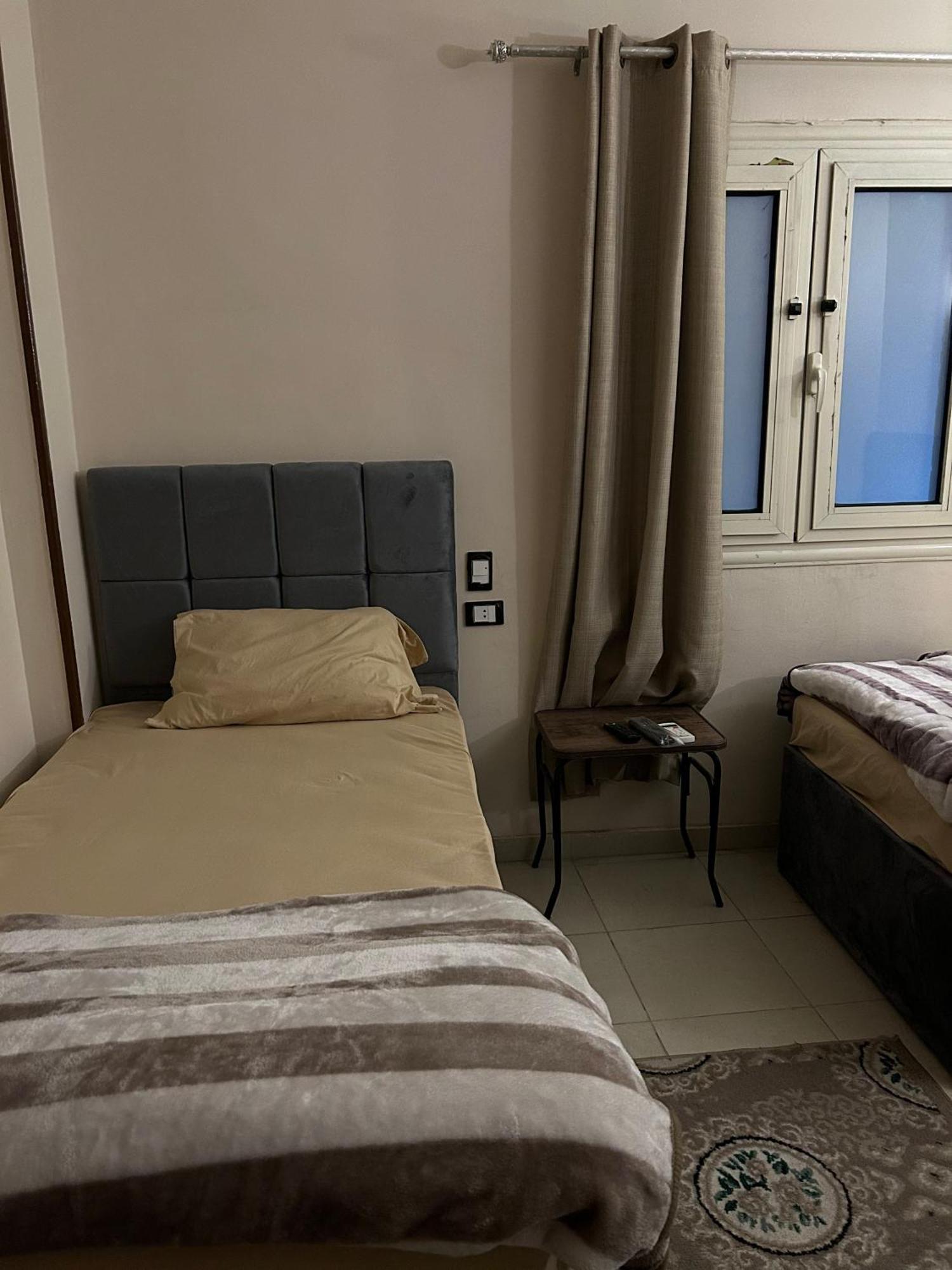 Pyramids Road Guest House Cozy Rooms And Rooftop Breakfast With The Pyramids View Nazlet el-Sîsi المظهر الخارجي الصورة