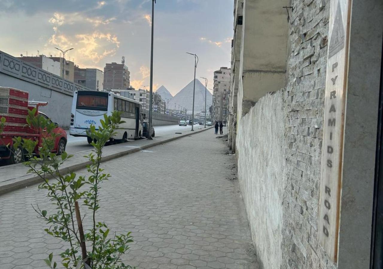 Pyramids Road Guest House Cozy Rooms And Rooftop Breakfast With The Pyramids View Nazlet el-Sîsi المظهر الخارجي الصورة