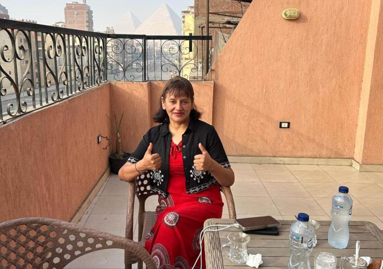 Pyramids Road Guest House Cozy Rooms And Rooftop Breakfast With The Pyramids View Nazlet el-Sîsi المظهر الخارجي الصورة