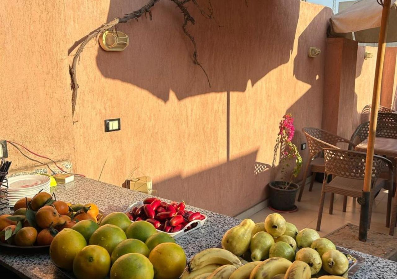 Pyramids Road Guest House Cozy Rooms And Rooftop Breakfast With The Pyramids View Nazlet el-Sîsi المظهر الخارجي الصورة